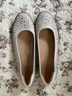 Naturalizer Women's Perforated Ballet Flats in Light Cream